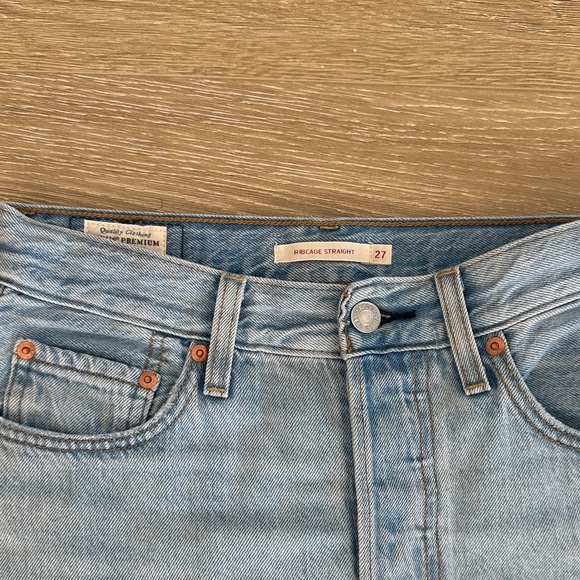 Levis Ribcage Straight Jenas - Picture 3 of 8